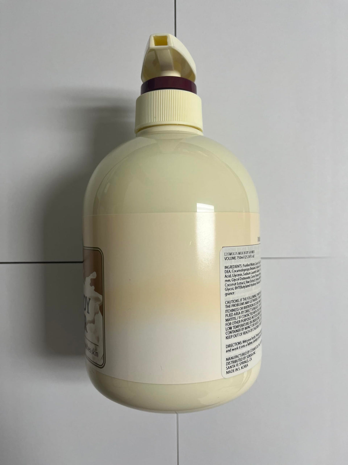 Cosmocos Somang Milk Body Wash dispense captured for easy use.