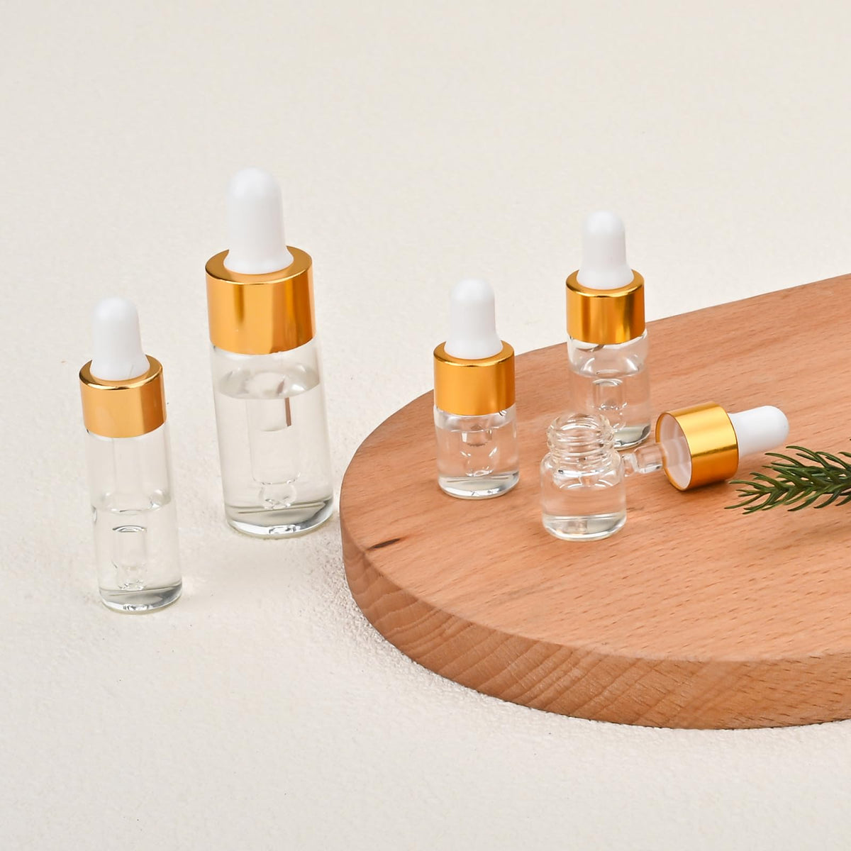 COTOM bottle demonstrates durability under temperature changes for versatile use.