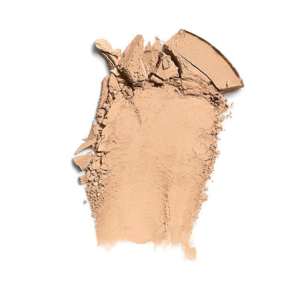Creamy Natural swatch showing pore-minimizing, lightweight texture.