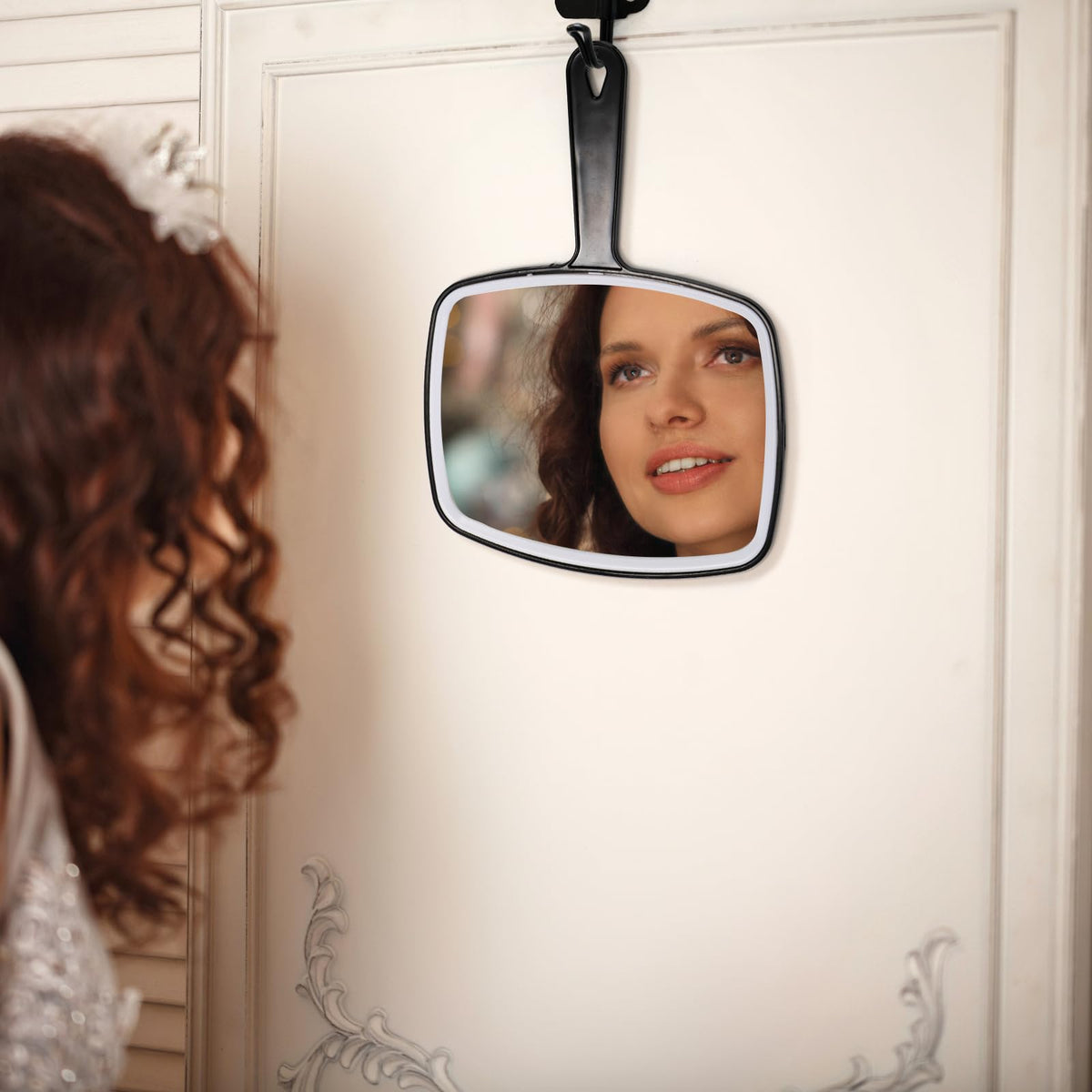 Covzoe mirror at a salon workstation used for detailed grooming