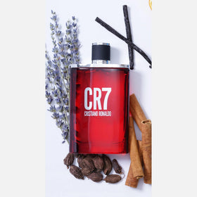 CR7 EDT amber-toned note close-up emphasizing tobacco and vanilla warmth.