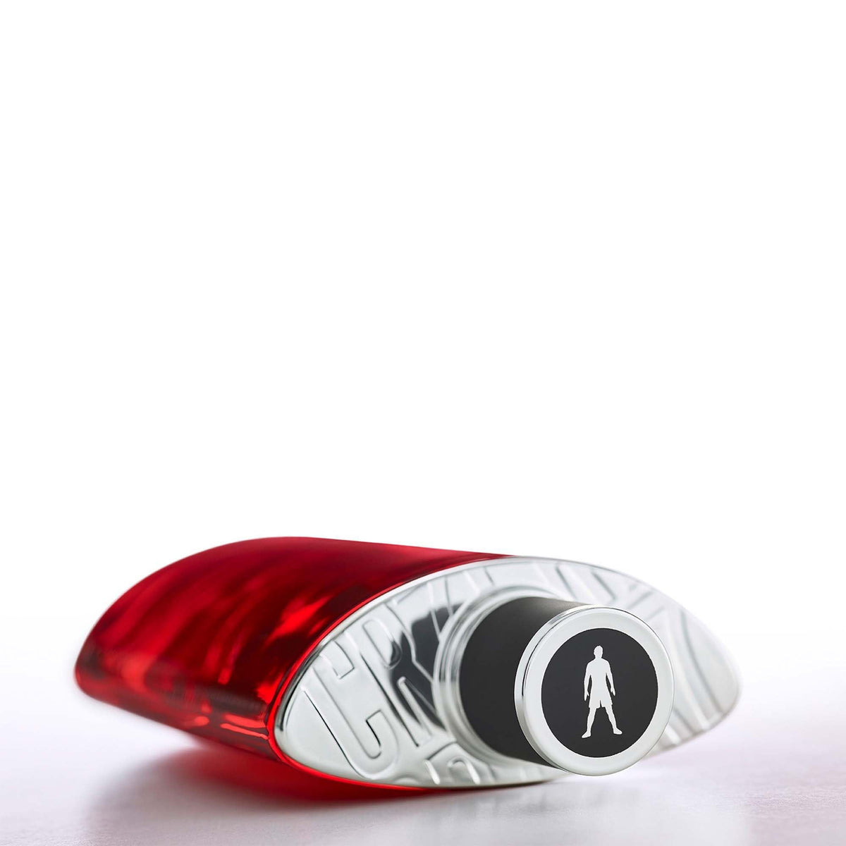 CR7 middle notes tobacco and cedar add warmth and depth