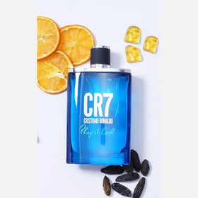 CR7 Play It Cool spray action demonstrates quick fresh application on the go.