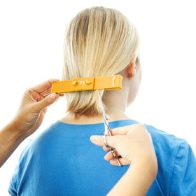 CreaClip MEDIUM home-use guide supports family hair trims.