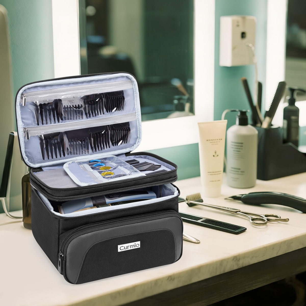 CURMIO reinforced carry handle enables easy transport of grooming tools.