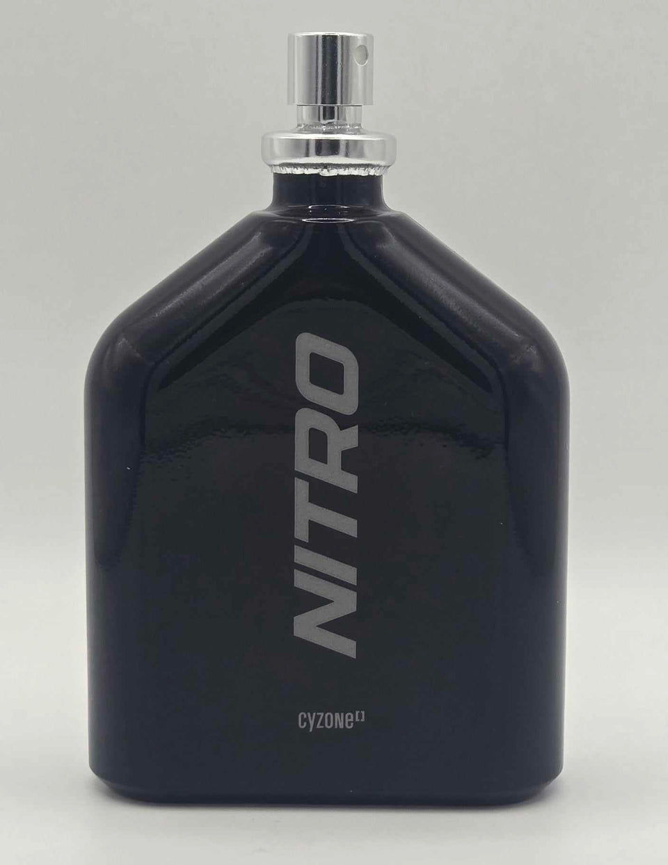 CyZone Nitro bottle top view for masculine everyday wear.