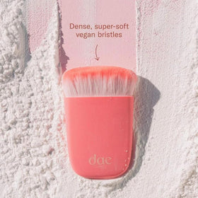 DAE Fairy Duster root-blend action shows easy application.