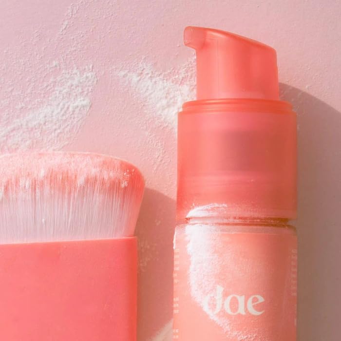 DAE Fairy Duster travel case enables on-the-go touch-ups.