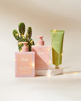 DAE Shine Bright Signature Conditioner bottle demonstrating detangling and smoothness.
