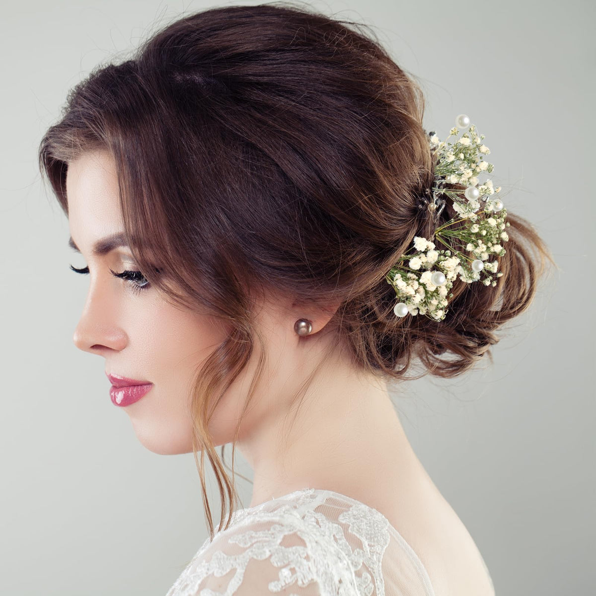 Daifunli bridal hair pin with dried flowers, elegant detail.