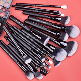 Daily Queen 29pc brush set Contour brush for sculpted definition