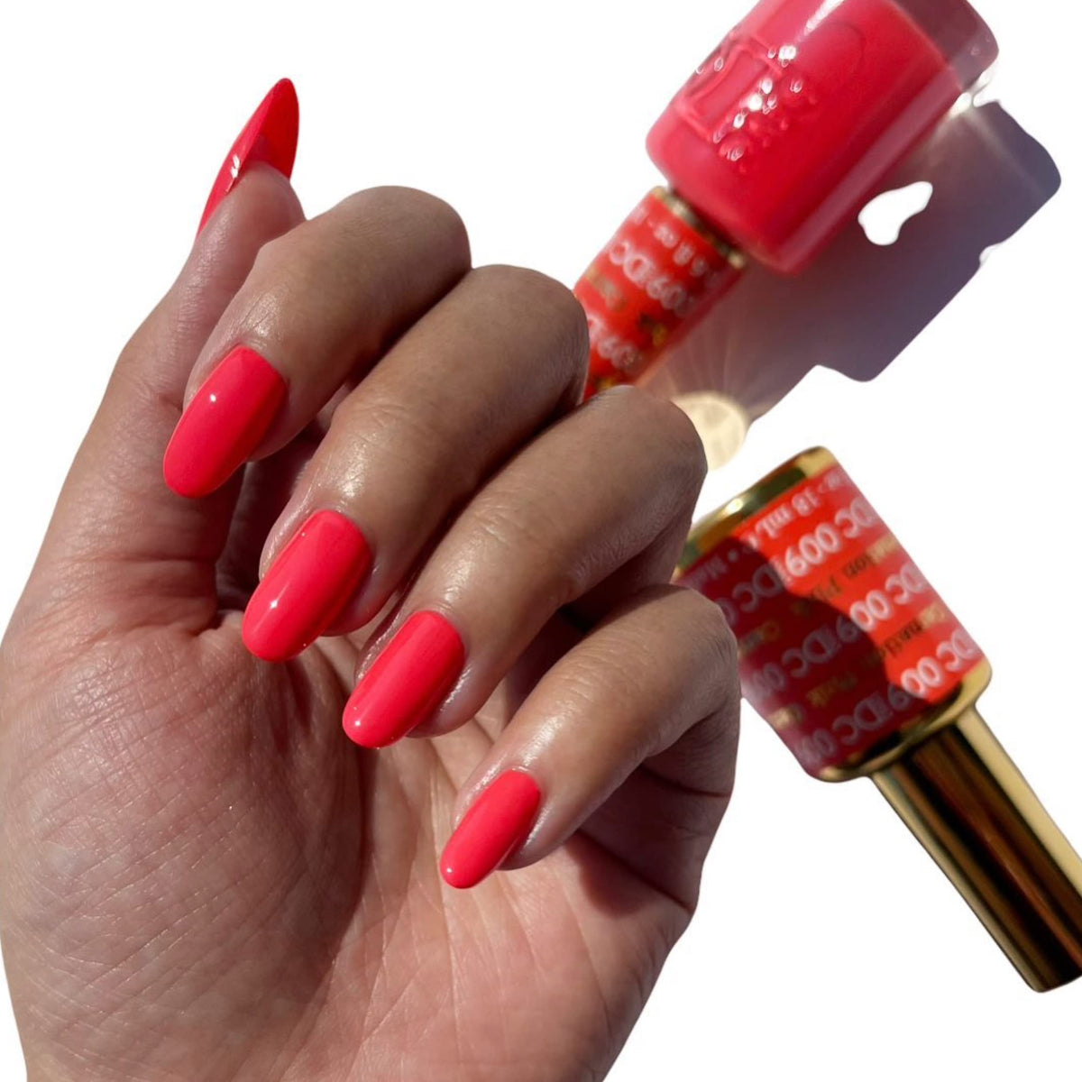 DAISY DND Carnation Pink 009 gel polish bottle delivers glossy, even coverage