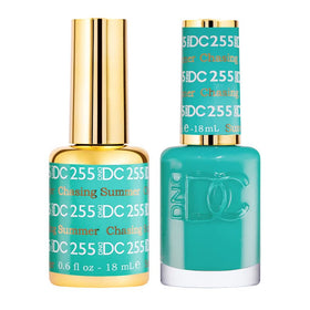 Daisy DND DC gel polish bottle close-up in blue shows rich color