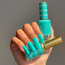 Daisy DND DC blue gel polish color swatch reveals pigment depth