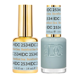 DAISY DND Barefoot Sea gel polish bottle promises long-lasting color.