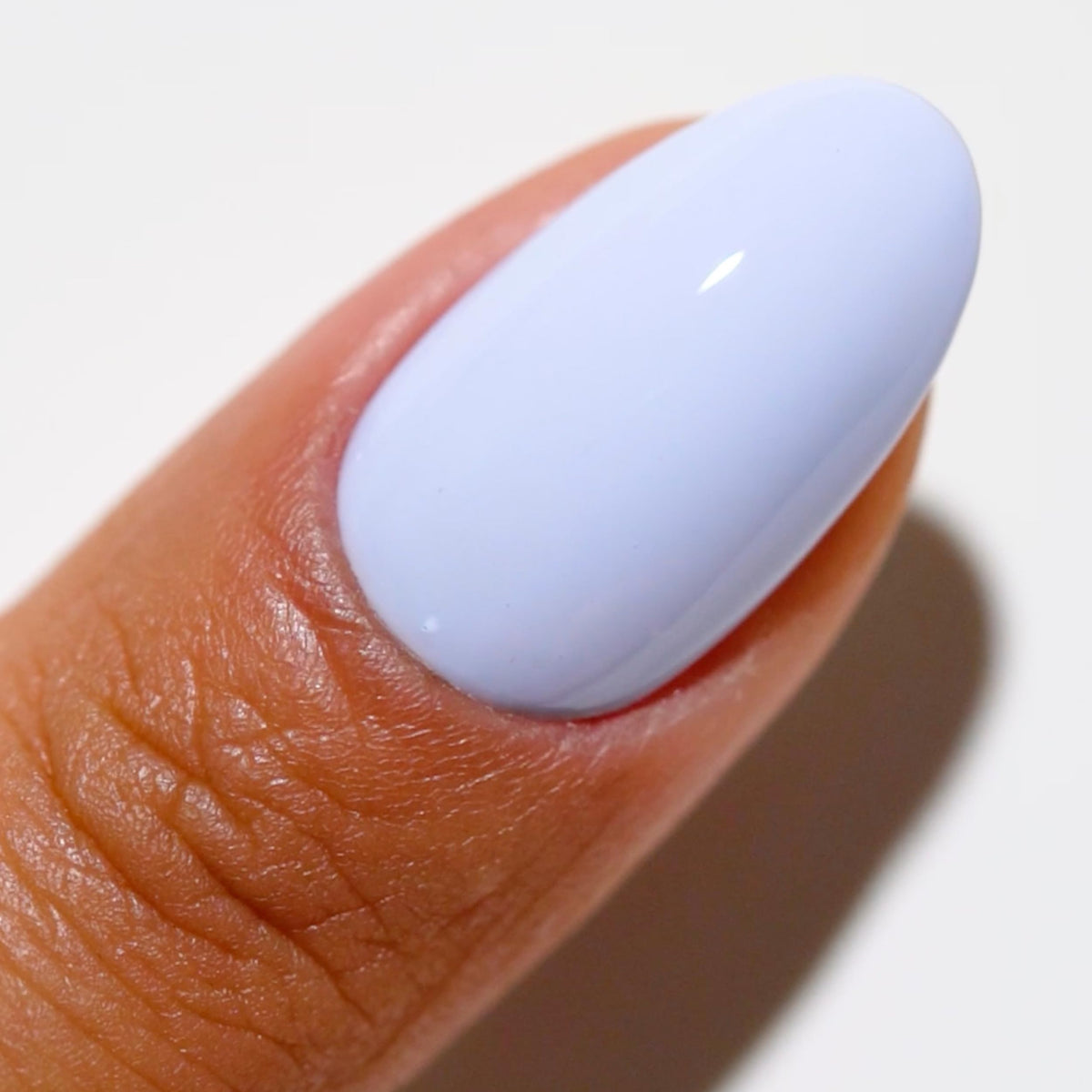 DAISY DND DC Lacquer cap close-up highlighting easy removal and even finish