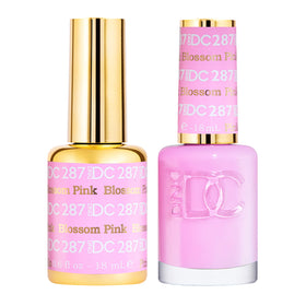 DAISY DND Blossom Pink gel polish bottle for a glossy manicure