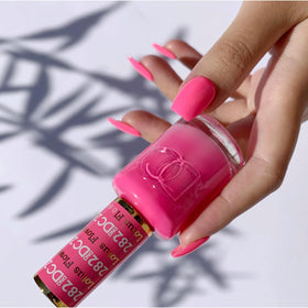 DAISY DND pink collection bottle close up highlighting rich pigmentation