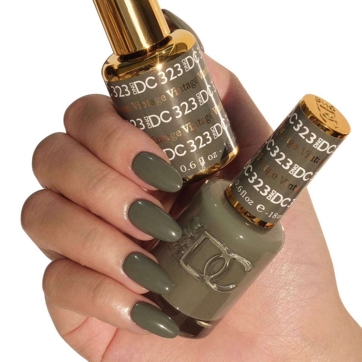 DND DC lacquer duo paired in Vintage 323 for a coordinated manicure