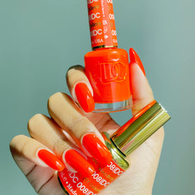 DAISY DND DC orange lacquer bottle designed for quick air-dry results.