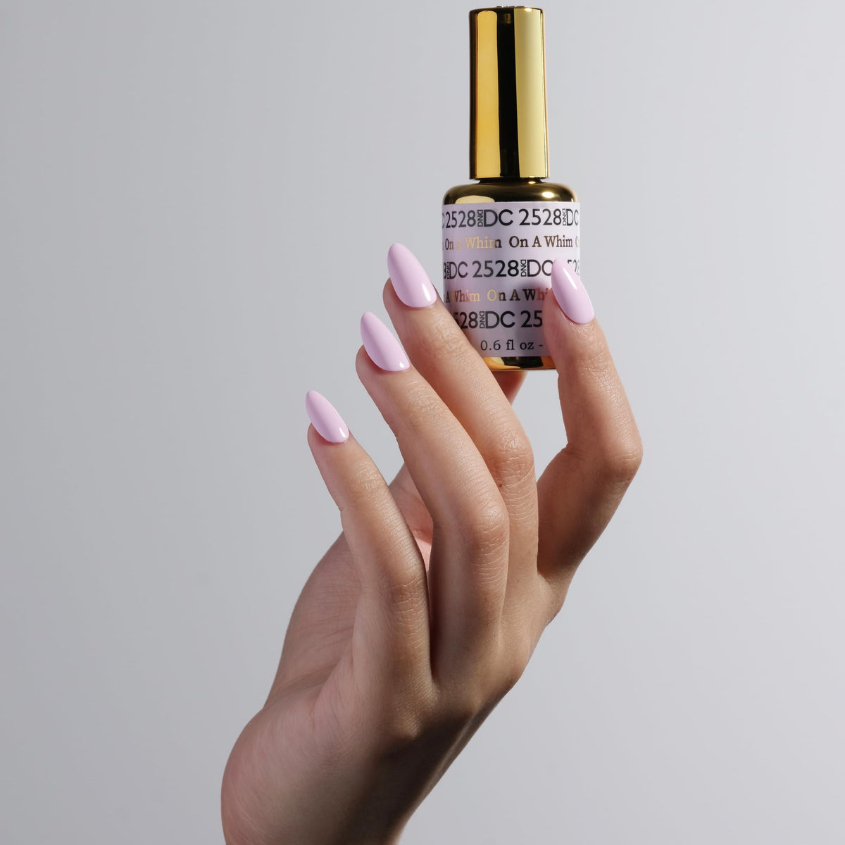 Daisy DND On A Whim 2528 air-dry lacquer bottle for at-home convenience.