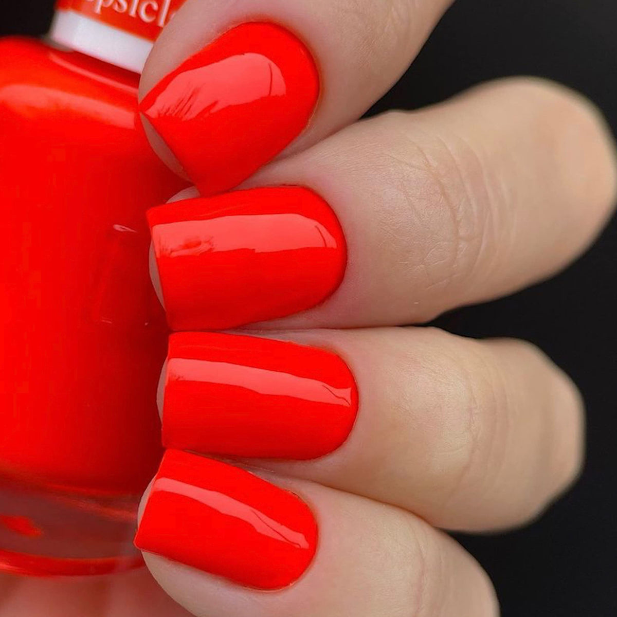 Daisy DND Popsicle 818 lacquer bottle as a quick-dry color option.