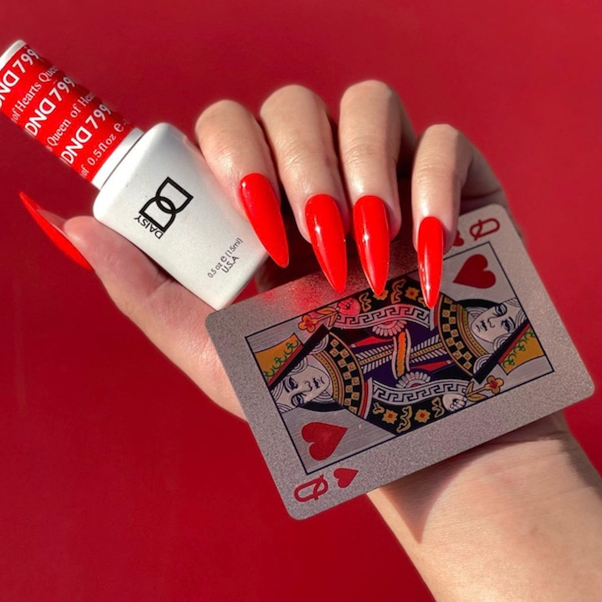 Daisy DND Queen of Hearts lacquer bottle, smooth finish for durable manicures at home