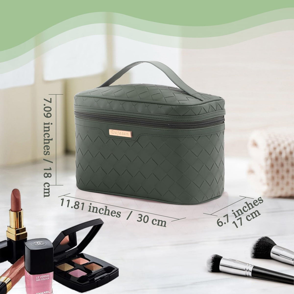 Dajasan makeup bag zipper detail enables smooth, secure access during travel.