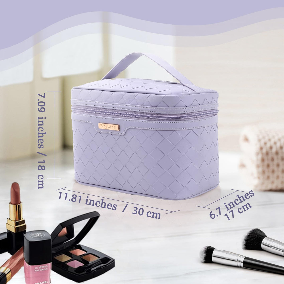 Dajasan makeup bag zipper detail highlights smooth opening and secure storage