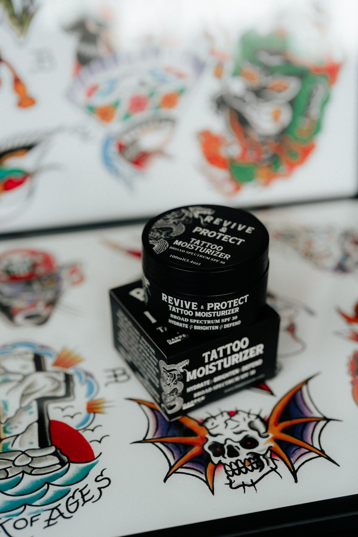 Jojoba seed oil graphic underscoring deep hydration and soothing properties