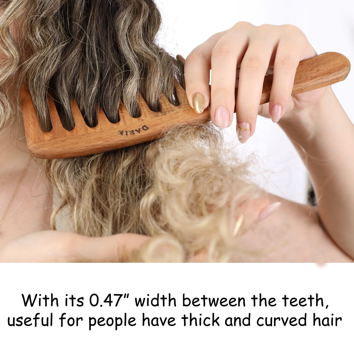Darik Professional wooden wide-tooth comb works well on wet hair