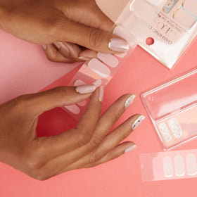 Dashing Diva Gloss Nail Strips Feeling Flush show rose-pink glitter for chic, long-wearing nails.