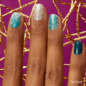 Dashing Diva glossy gel strips bundle provides two chic sets.