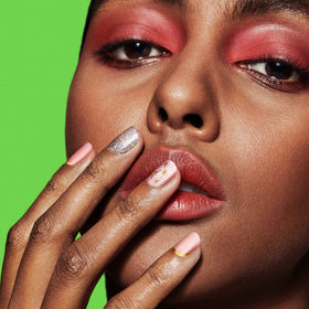 Dashing Diva 32-wraps kit helps you find the right fit for flawless application.