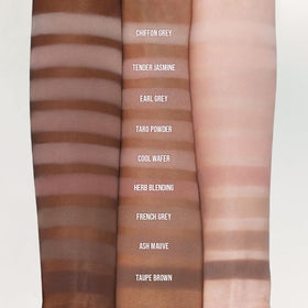 dasique Shadow Palette #13 Cool Blending ultra-smooth texture adheres to lids with natural pigmentation.