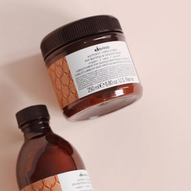 Davines Alchemic Copper conditioner applied to damp hair shows 5-8 minute processing