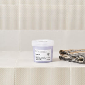 Davines Love Smoothing Conditioner application on hair demonstrating detangling and frizz control