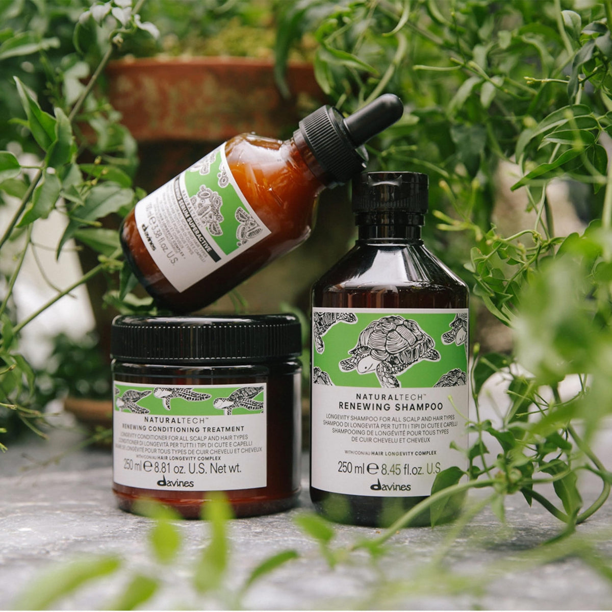 Renewing Conditioning on a bathroom shelf for a versatile daily routine.
