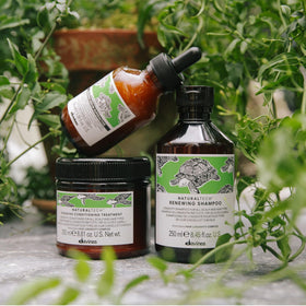 Renewing Conditioning on a bathroom shelf for a versatile daily routine.