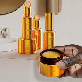 DayixCare beard kit closeup highlights natural oils for texture and hydration.