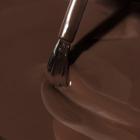 Dazzle Dry Fringe brush close-up highlights smooth, even color application.
