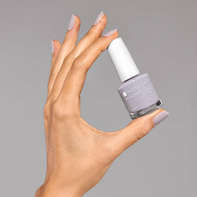 Nail application on natural nails highlights quick-dry experience
