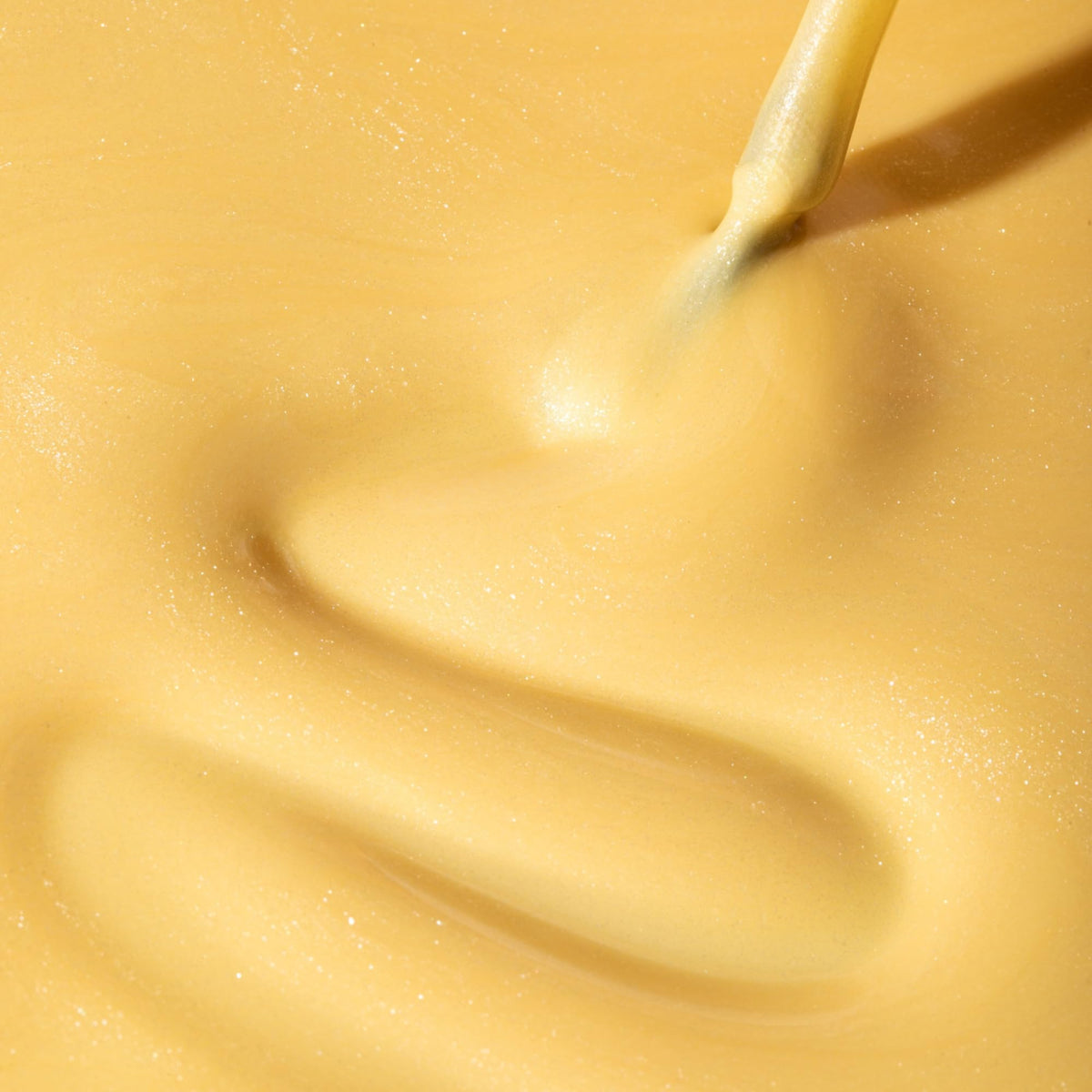 Dazzle Dry Solstice lacquer bottle cap close-up highlighting fast-dry formula.