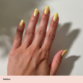 Dazzle Dry Solstice nail lacquer on nail shows even coverage and fast-dry finish.