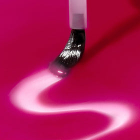 Dazzle Dry Step 3 lacquer application demonstrates fast-dry times.