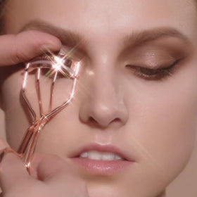 DEAR DAHLIA Dream Eyelash Curler suited for hooded eyes and almond shapes.