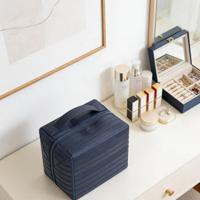 Decumeby Travel Makeup Bag easy to wipe clean after use