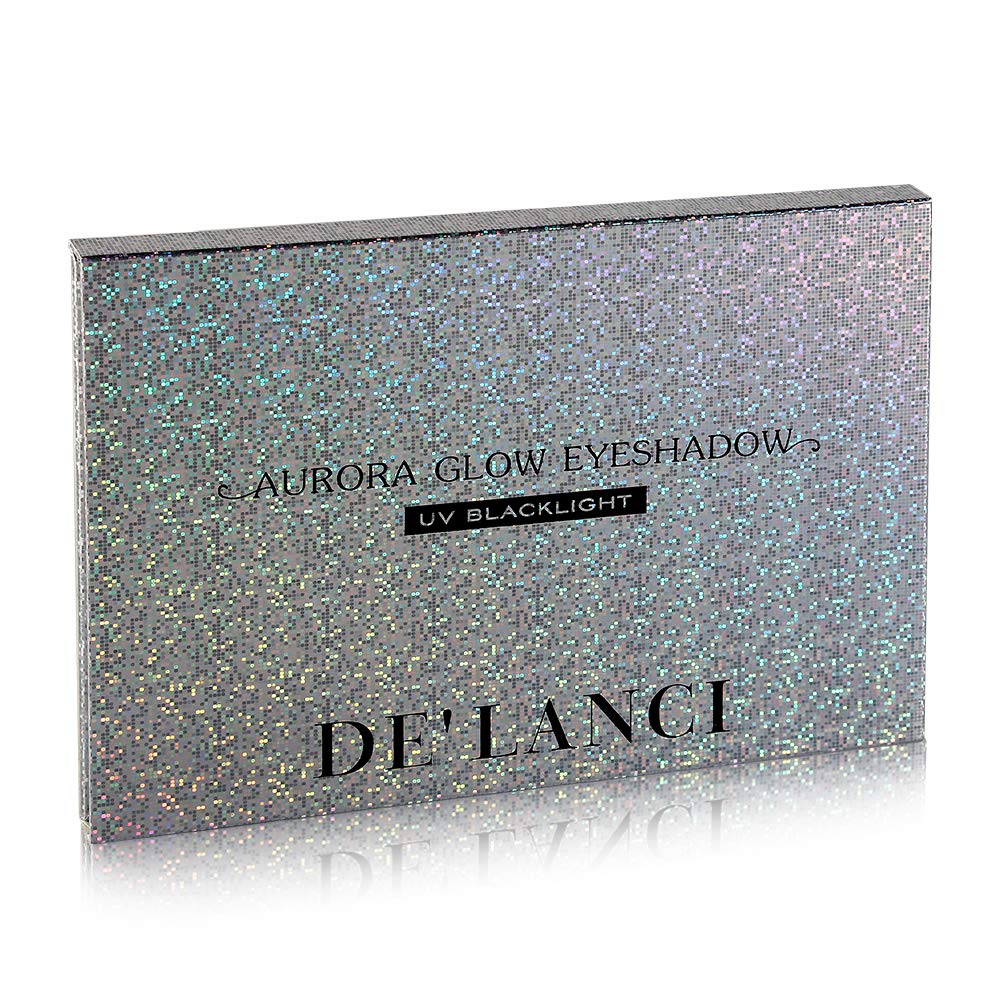 DE'LANCI palette includes a large mirror for easy application.