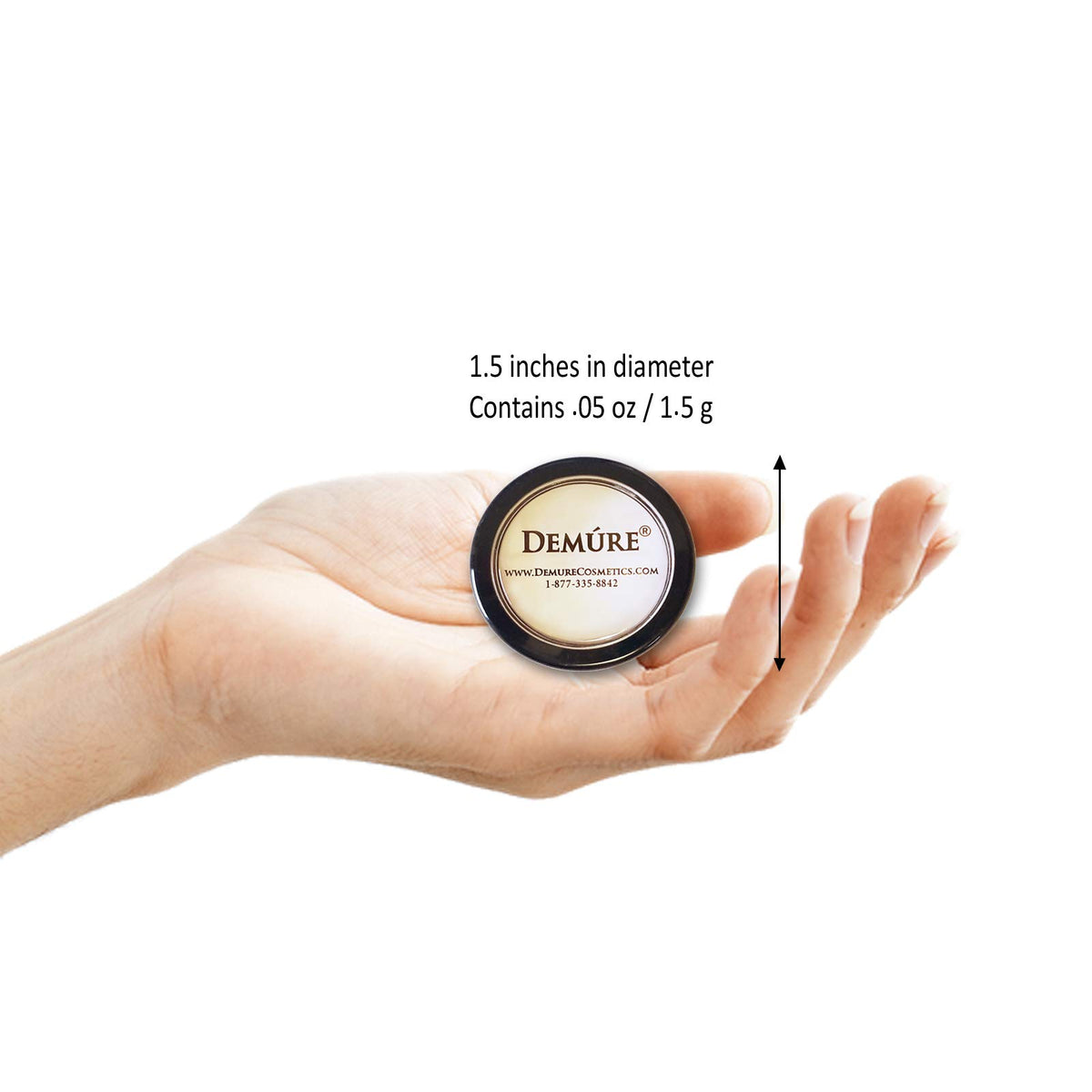 DEMÚRE Eye shadow being applied for a soft daytime-to-night transition