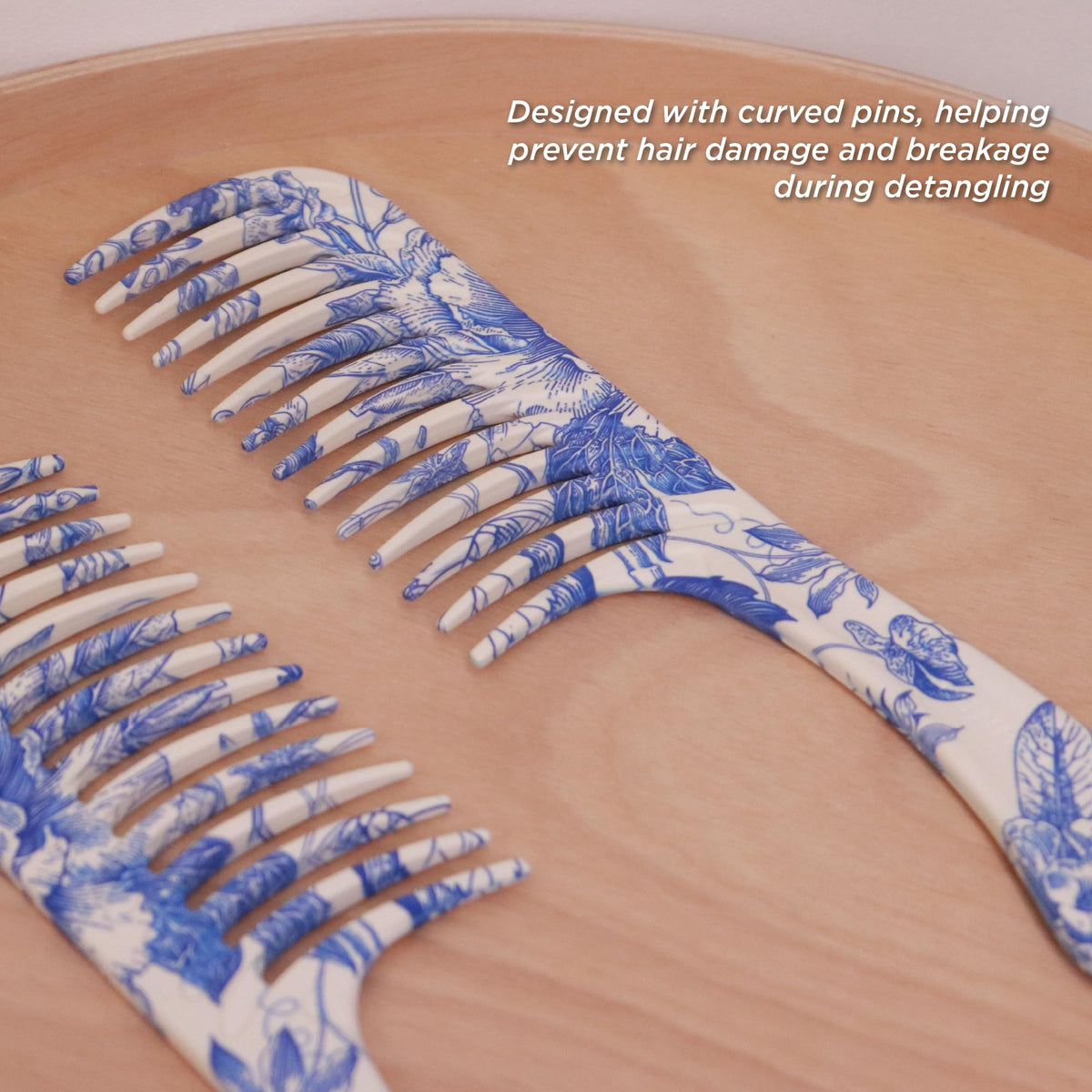 Denman D28 detangler gliding through thick curls with minimal snag.